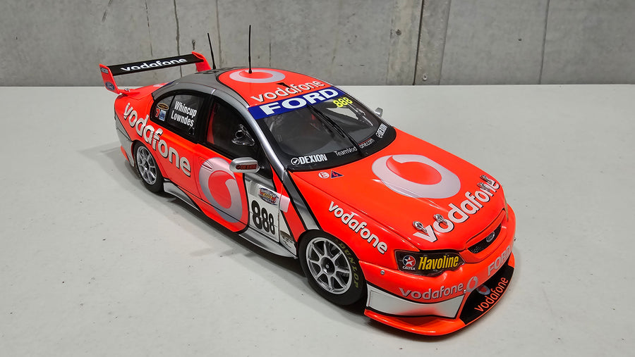 2007 BATHURST WINNER - CRAIG LOWNDES/JAMIE WHINCUP - 1:18 SCALE DIECAST MODEL - CLASSIC CARLECTABLES