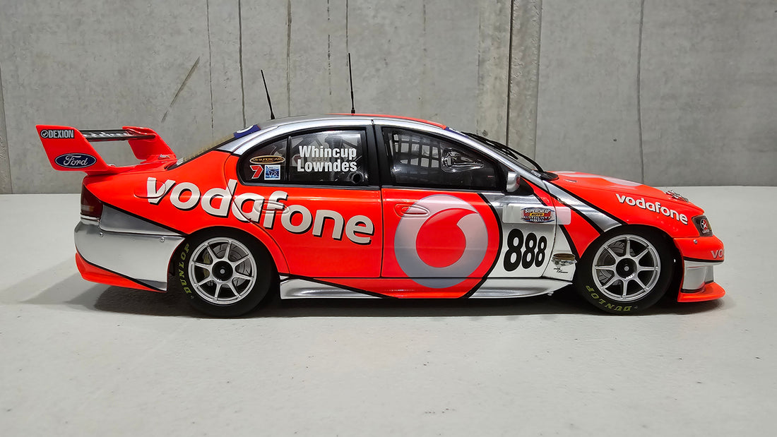 2007 BATHURST WINNER - CRAIG LOWNDES/JAMIE WHINCUP - 1:18 SCALE DIECAST MODEL - CLASSIC CARLECTABLES