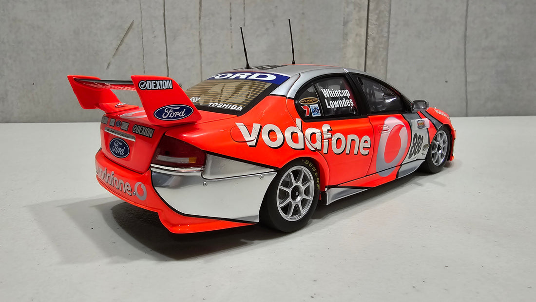 2007 BATHURST WINNER - CRAIG LOWNDES/JAMIE WHINCUP - 1:18 SCALE DIECAST MODEL - CLASSIC CARLECTABLES