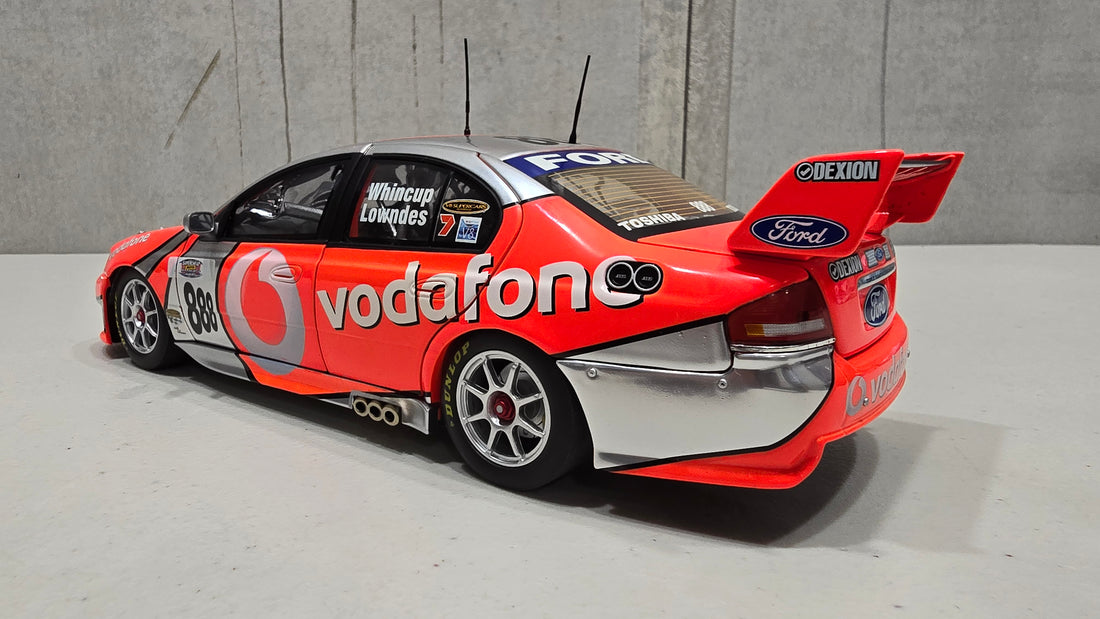 2007 BATHURST WINNER - CRAIG LOWNDES/JAMIE WHINCUP - 1:18 SCALE DIECAST MODEL - CLASSIC CARLECTABLES