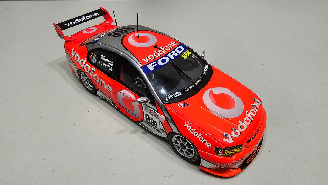 2007 BATHURST WINNER - CRAIG LOWNDES/JAMIE WHINCUP - 1:18 SCALE DIECAST MODEL - CLASSIC CARLECTABLES