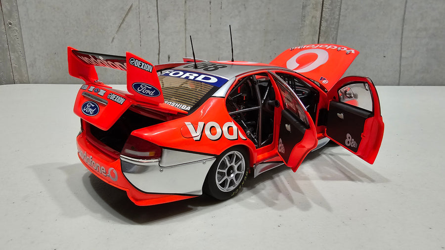 2007 BATHURST WINNER - CRAIG LOWNDES/JAMIE WHINCUP - 1:18 SCALE DIECAST MODEL - CLASSIC CARLECTABLES