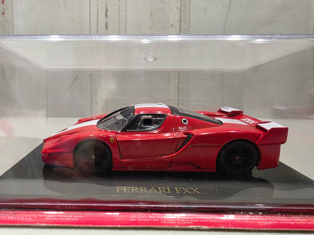 FERRARI FFX - 1:43 SCALE DIECAST MODEL