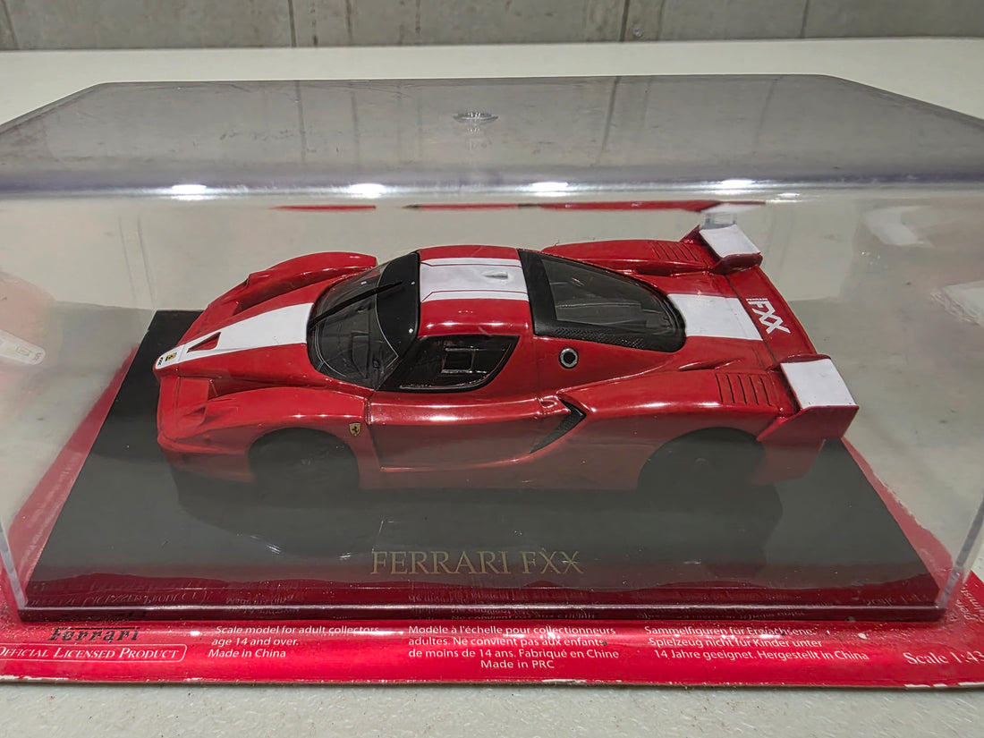 FERRARI FFX - 1:43 SCALE DIECAST MODEL