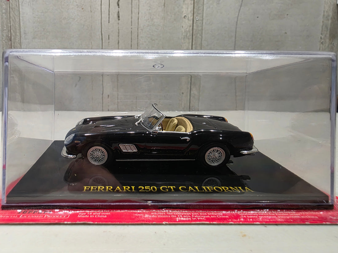 FERRARI 250 GT CALIFORNIA - 1:43 SCALE DIECAST MODEL
