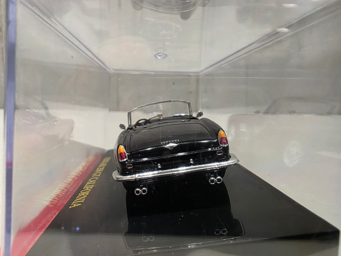 FERRARI 250 GT CALIFORNIA - 1:43 SCALE DIECAST MODEL