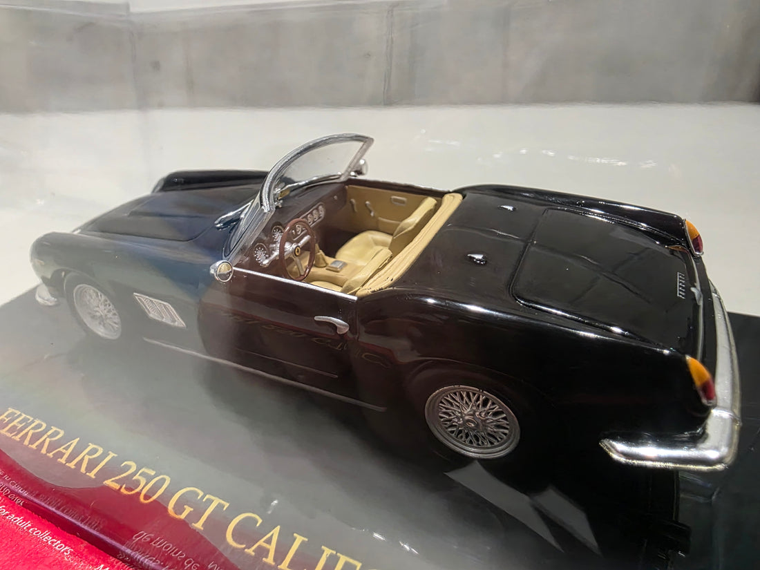 FERRARI 250 GT CALIFORNIA - 1:43 SCALE DIECAST MODEL