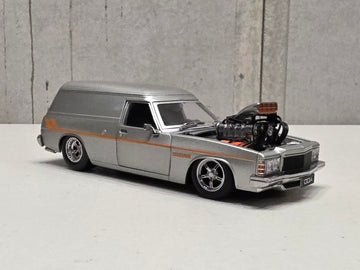 BLOWN HOLDEN HZ SANDMAN PANELVAN - SILVER 1:24 SCALE DIECAST MODEL - DDA