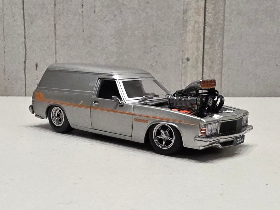 BLOWN HOLDEN HZ SANDMAN PANELVAN - SILVER 1:24 SCALE DIECAST MODEL - DDA