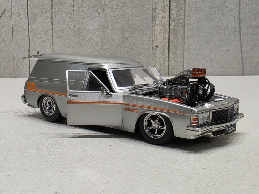 BLOWN HOLDEN HZ SANDMAN PANELVAN - SILVER 1:24 SCALE DIECAST MODEL - DDA