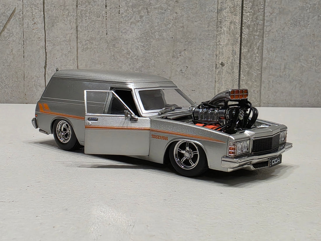BLOWN HOLDEN HZ SANDMAN PANELVAN - SILVER 1:24 SCALE DIECAST MODEL - DDA