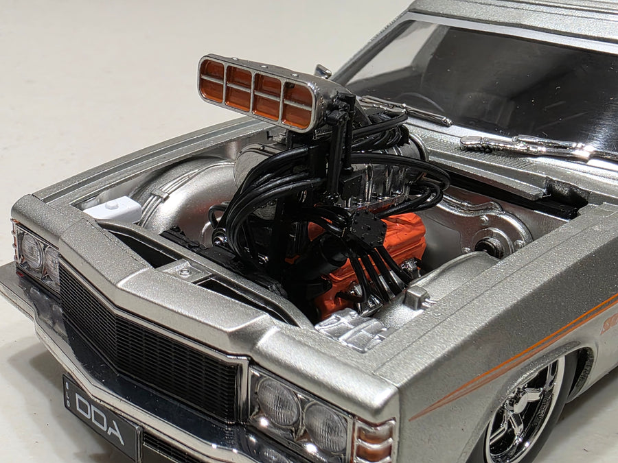 BLOWN HOLDEN HZ SANDMAN PANELVAN - SILVER 1:24 SCALE DIECAST MODEL - DDA