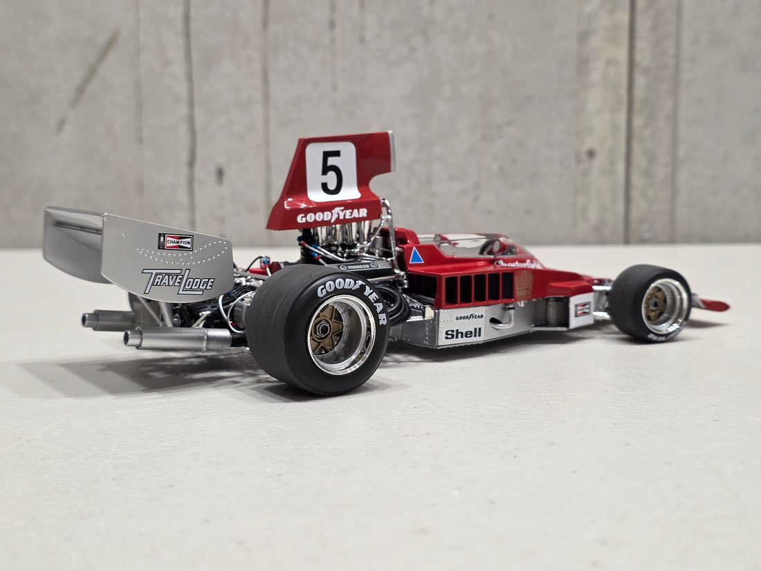 1974 Phillip Island Australian Gold Star Race Winner - Lola T332 - 1:18 Scale Diecast Model - Classic Carlectables