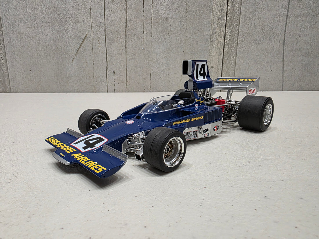 1974 Tasman Series Adelaide 3rd Place - Lola T332 - 1:18 Scale Diecast Model - Classic Carlectables