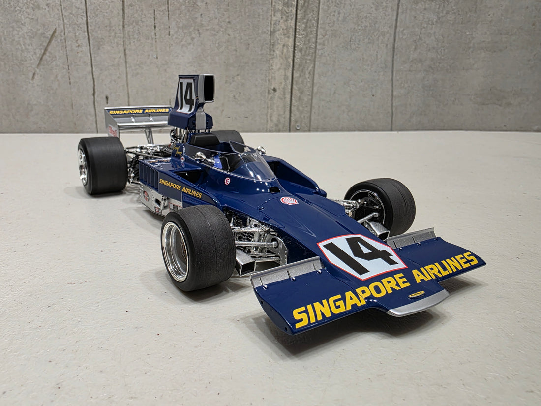 1974 Tasman Series Adelaide 3rd Place - Lola T332 - 1:18 Scale Diecast Model - Classic Carlectables