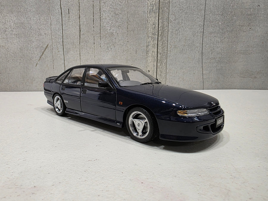 HSV VS GTS - 1:18 SCALE DIECAST MODEL - GENESIS BLUE - BIANTE