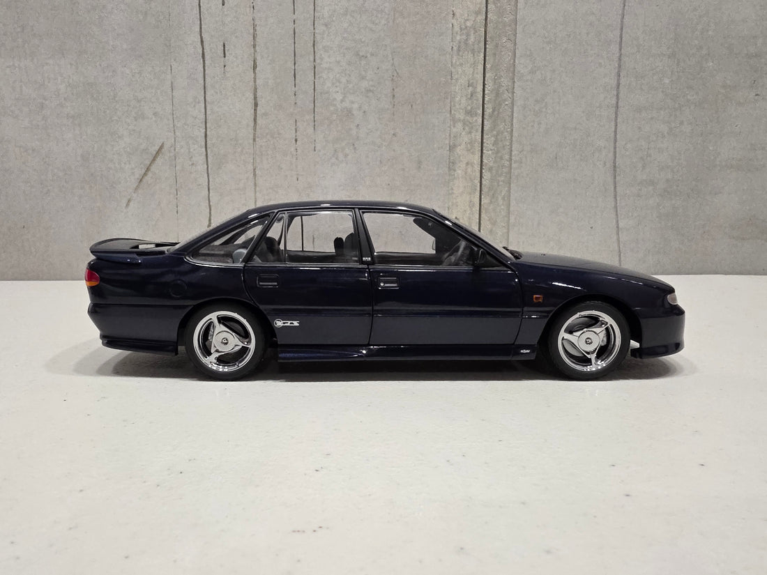 HSV VS GTS - 1:18 SCALE DIECAST MODEL - GENESIS BLUE - BIANTE