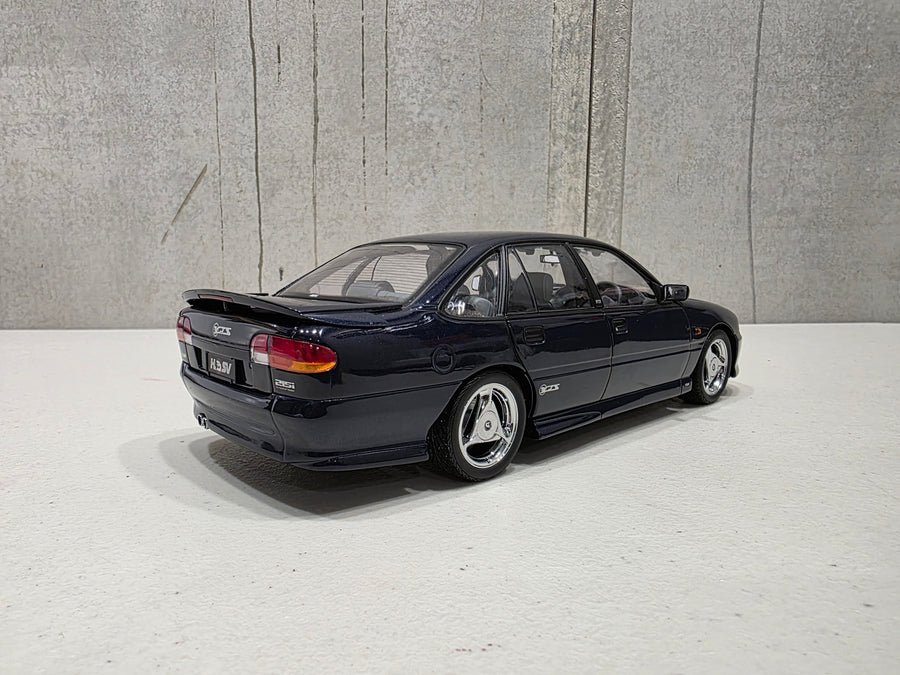 HSV VS GTS - 1:18 SCALE DIECAST MODEL - GENESIS BLUE - BIANTE