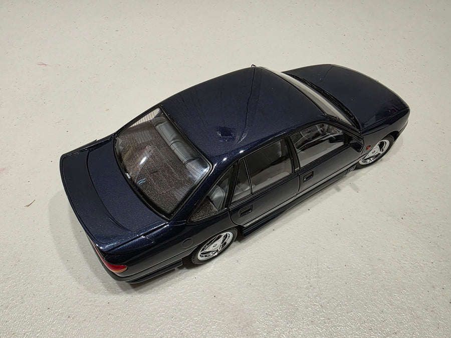 HSV VS GTS - 1:18 SCALE DIECAST MODEL - GENESIS BLUE - BIANTE