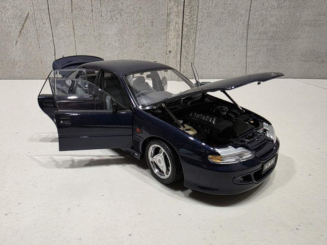 HSV VS GTS - 1:18 SCALE DIECAST MODEL - GENESIS BLUE - BIANTE