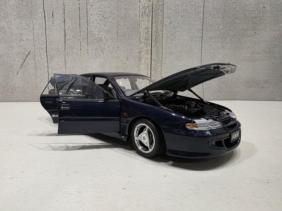 HSV VS GTS - 1:18 SCALE DIECAST MODEL - GENESIS BLUE - BIANTE