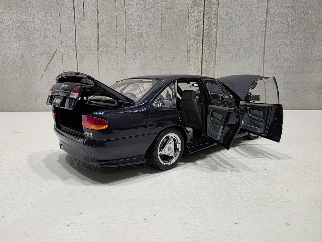 HSV VS GTS - 1:18 SCALE DIECAST MODEL - GENESIS BLUE - BIANTE