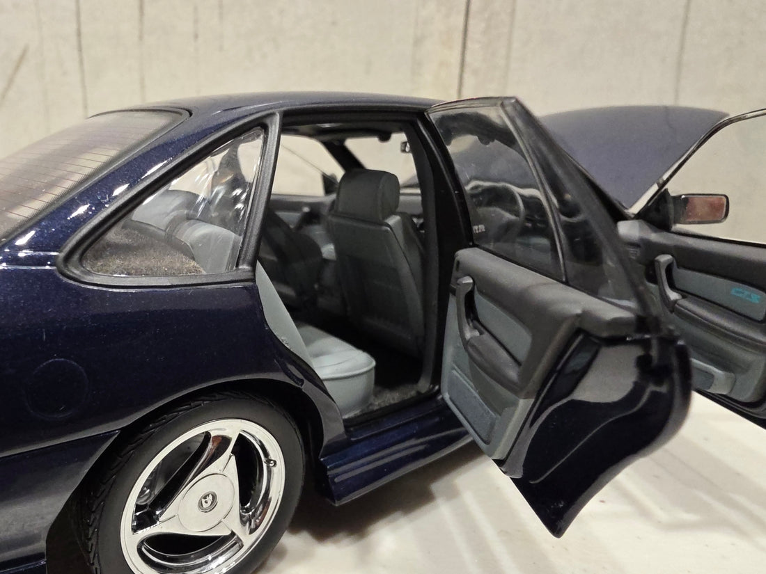 HSV VS GTS - 1:18 SCALE DIECAST MODEL - GENESIS BLUE - BIANTE