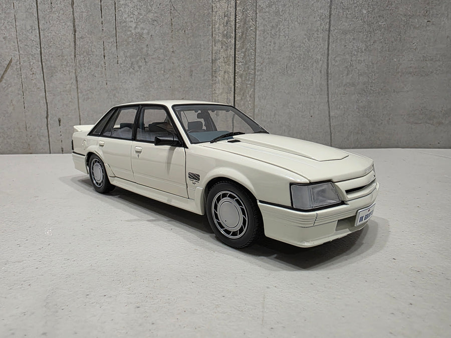 1985 HOLDEN VK COMMODORE SS GROUP THREE - 1:18 SCALE DIECAST MODEL - BIANTE