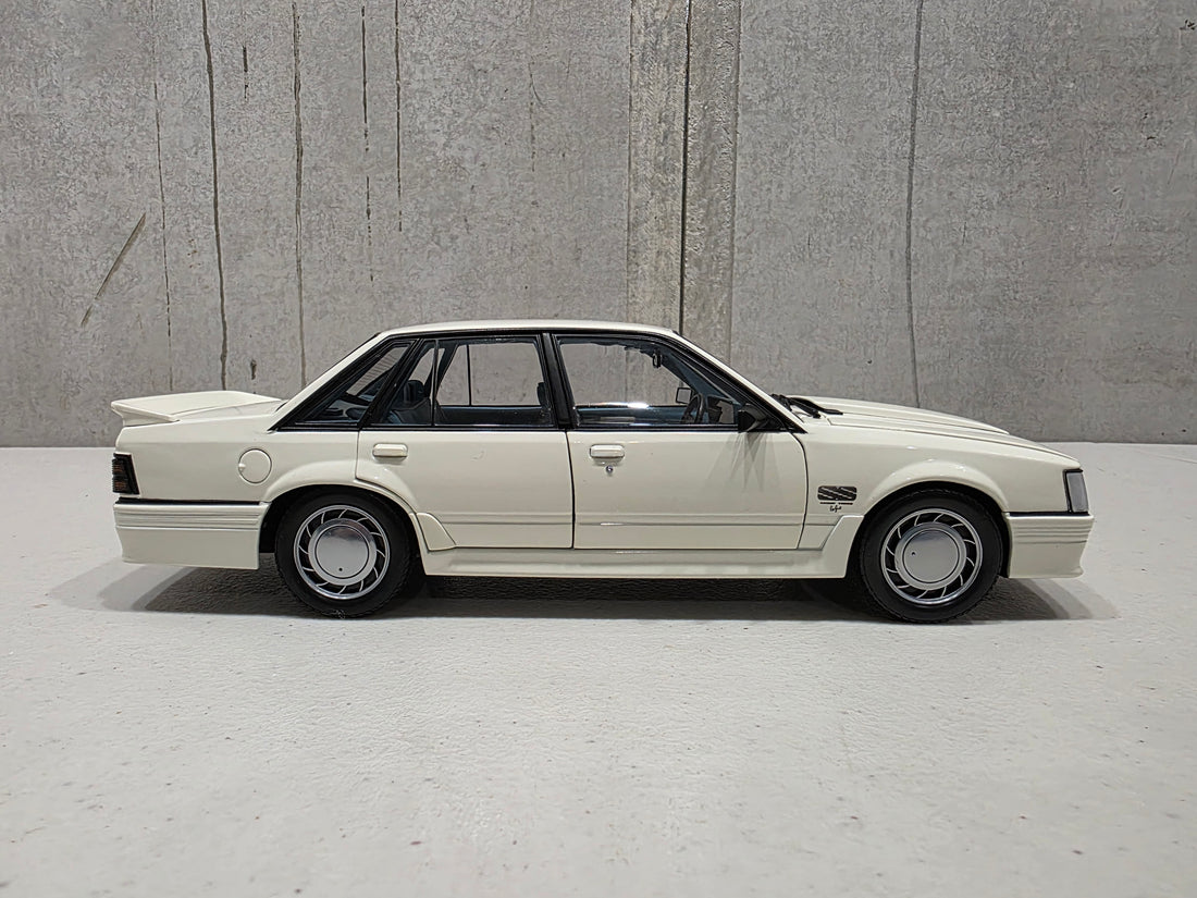 1985 HOLDEN VK COMMODORE SS GROUP THREE - 1:18 SCALE DIECAST MODEL - BIANTE