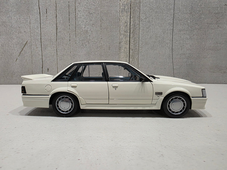 1985 HOLDEN VK COMMODORE SS GROUP THREE - 1:18 SCALE DIECAST MODEL - BIANTE