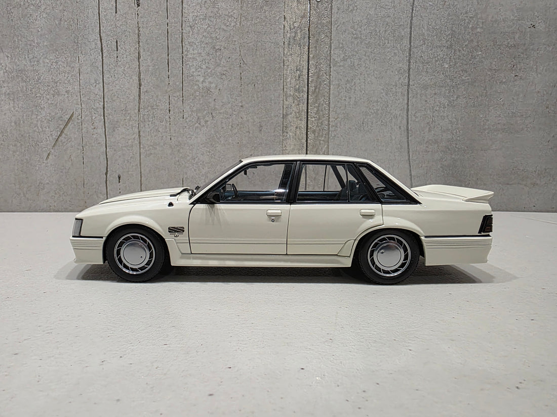 1985 HOLDEN VK COMMODORE SS GROUP THREE - 1:18 SCALE DIECAST MODEL - BIANTE
