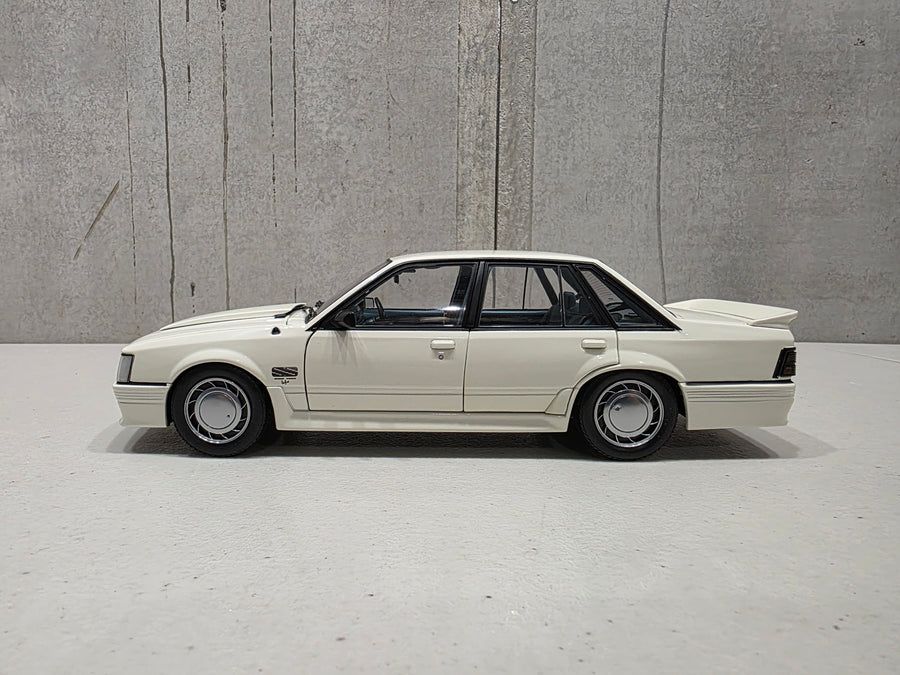 1985 HOLDEN VK COMMODORE SS GROUP THREE - 1:18 SCALE DIECAST MODEL - BIANTE