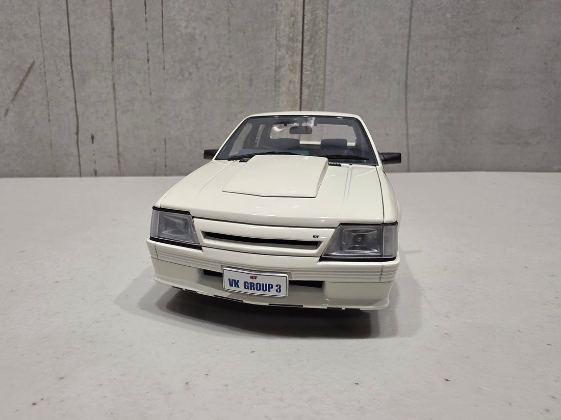 1985 HOLDEN VK COMMODORE SS GROUP THREE - 1:18 SCALE DIECAST MODEL - BIANTE