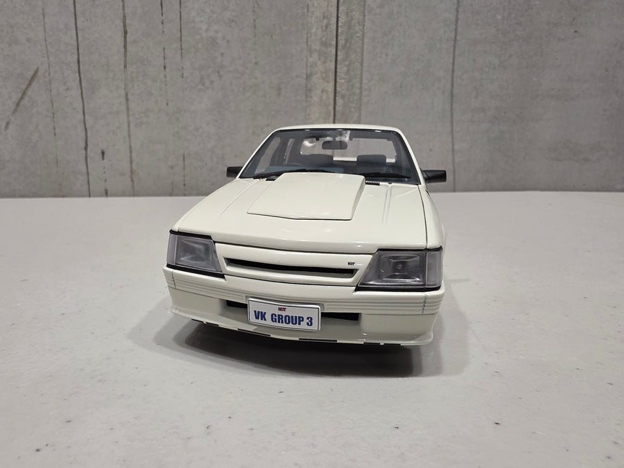 1985 HOLDEN VK COMMODORE SS GROUP THREE - 1:18 SCALE DIECAST MODEL - BIANTE