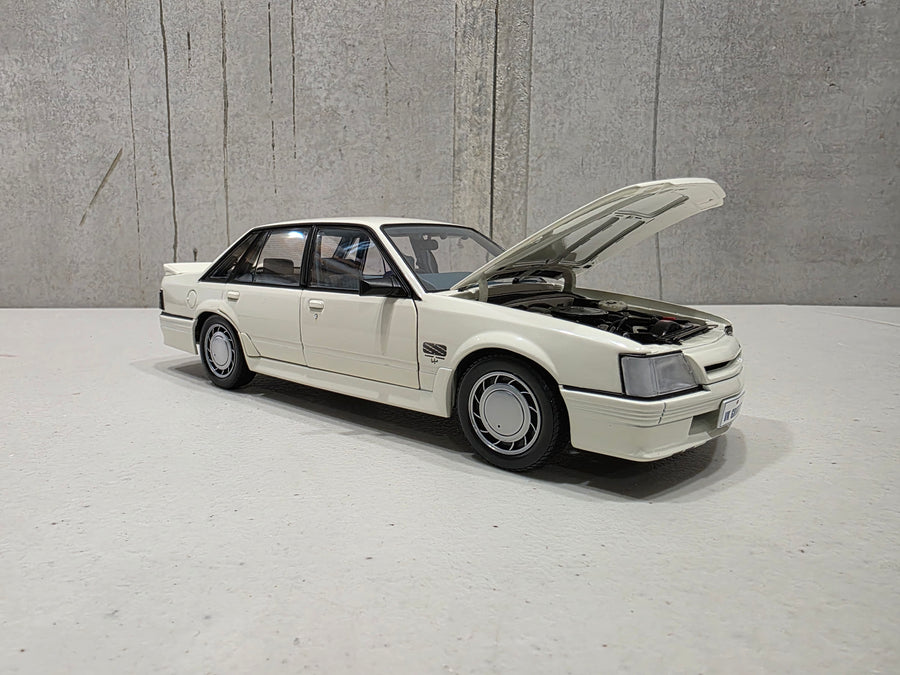 1985 HOLDEN VK COMMODORE SS GROUP THREE - 1:18 SCALE DIECAST MODEL - BIANTE