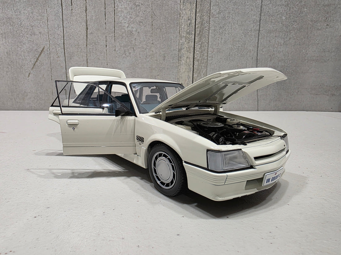 1985 HOLDEN VK COMMODORE SS GROUP THREE - 1:18 SCALE DIECAST MODEL - BIANTE