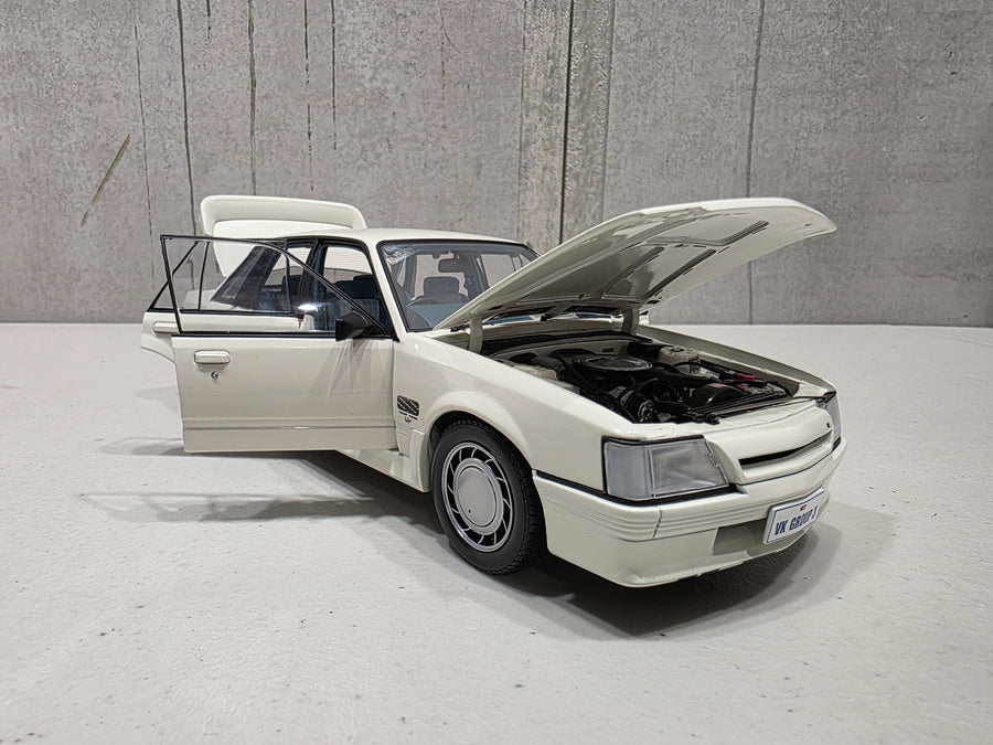 1985 HOLDEN VK COMMODORE SS GROUP THREE - 1:18 SCALE DIECAST MODEL - BIANTE