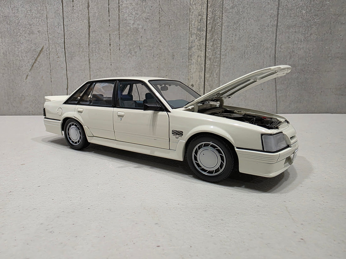 1985 HOLDEN VK COMMODORE SS GROUP THREE - 1:18 SCALE DIECAST MODEL - BIANTE