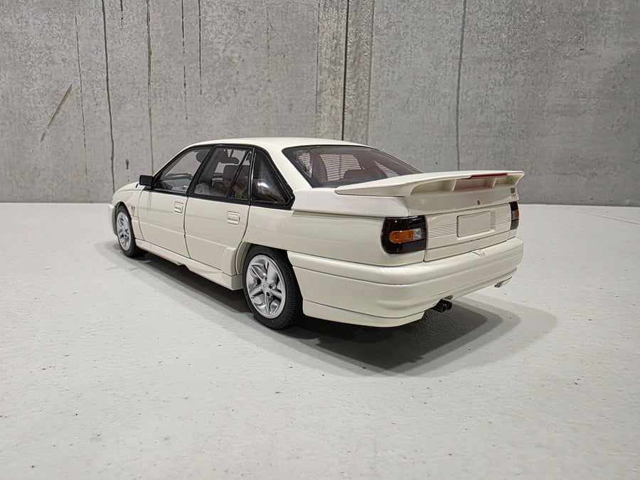 HOLDEN VN COMMODORE SS GROUP A DEVELOPMENT CAR - ALPINE WHITE - 1:18 SCALE DIECAST MODEL - BIANTE