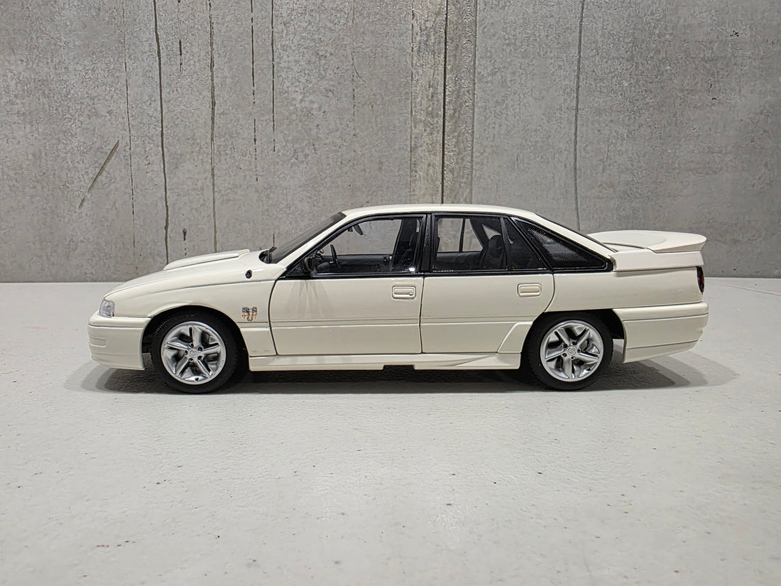 HOLDEN VN COMMODORE SS GROUP A DEVELOPMENT CAR - ALPINE WHITE - 1:18 SCALE DIECAST MODEL - BIANTE