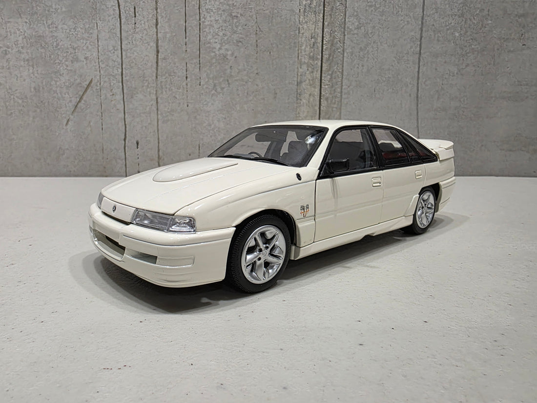 HOLDEN VN COMMODORE SS GROUP A DEVELOPMENT CAR - ALPINE WHITE - 1:18 SCALE DIECAST MODEL - BIANTE