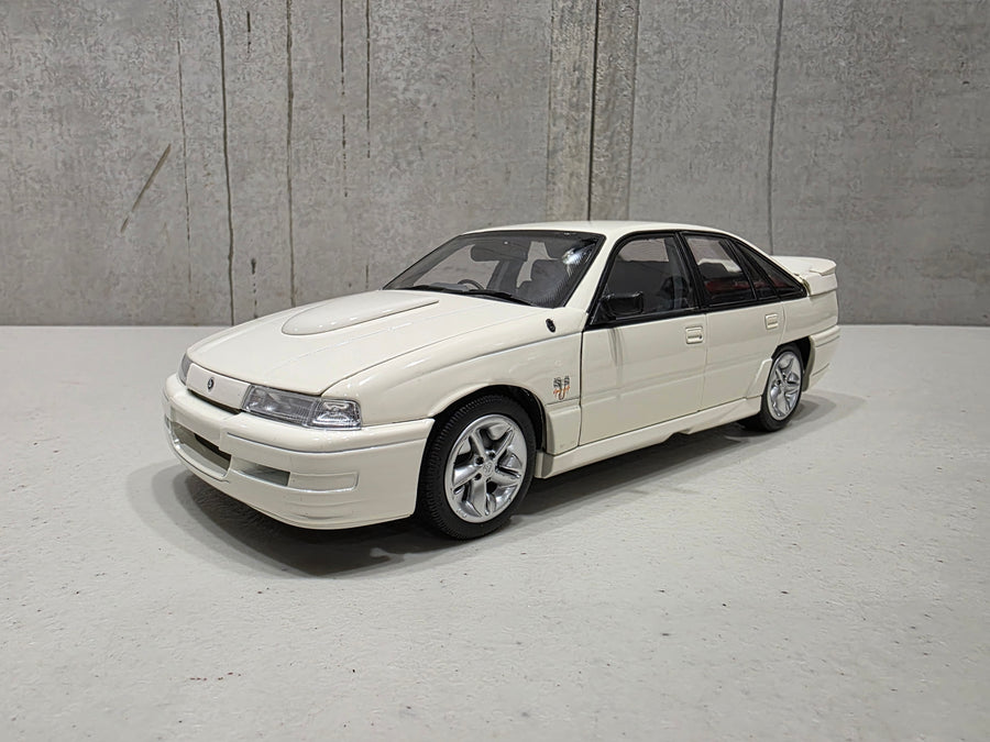 HOLDEN VN COMMODORE SS GROUP A DEVELOPMENT CAR - ALPINE WHITE - 1:18 SCALE DIECAST MODEL - BIANTE