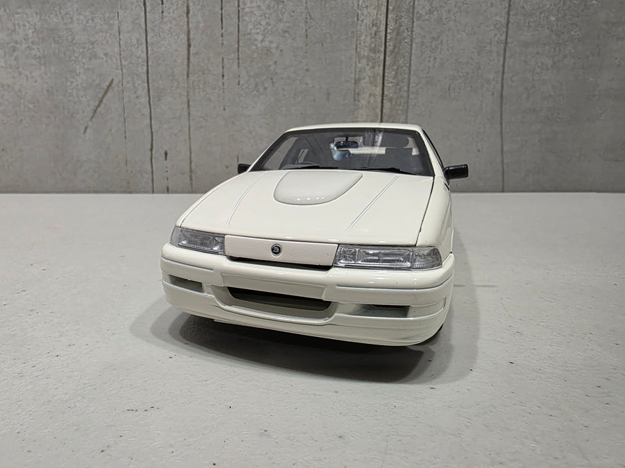 HOLDEN VN COMMODORE SS GROUP A DEVELOPMENT CAR - ALPINE WHITE - 1:18 SCALE DIECAST MODEL - BIANTE