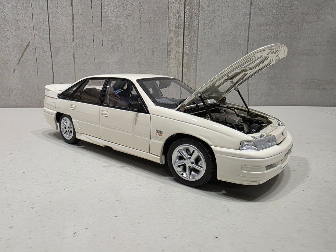 HOLDEN VN COMMODORE SS GROUP A DEVELOPMENT CAR - ALPINE WHITE - 1:18 SCALE DIECAST MODEL - BIANTE