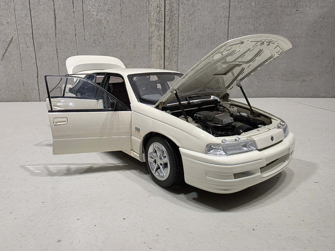 HOLDEN VN COMMODORE SS GROUP A DEVELOPMENT CAR - ALPINE WHITE - 1:18 SCALE DIECAST MODEL - BIANTE