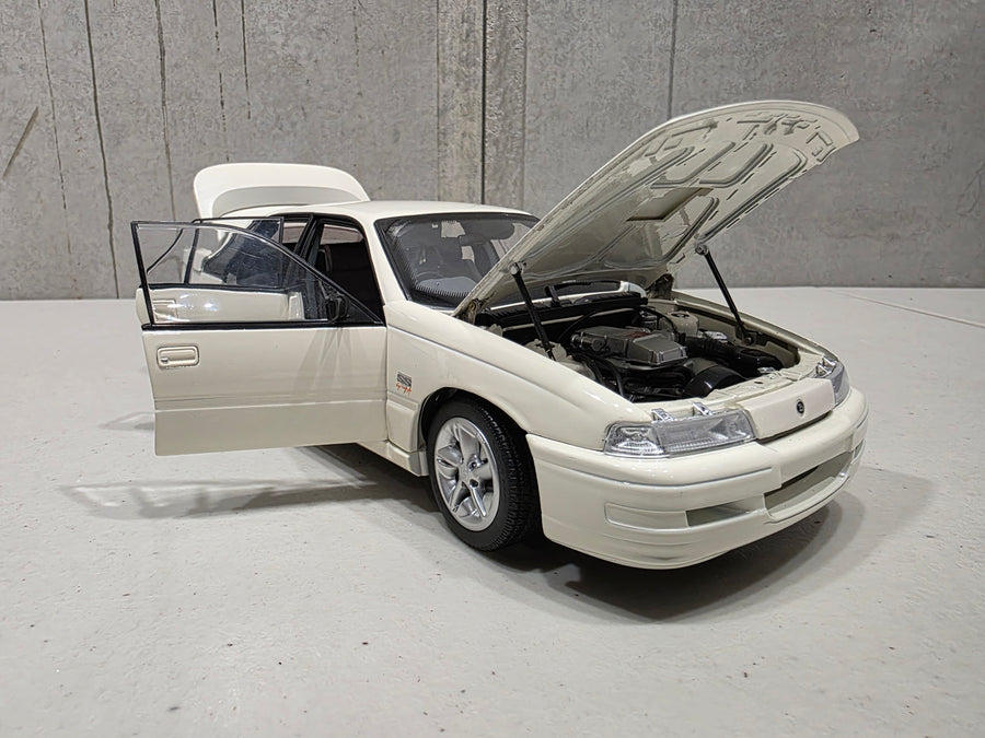 HOLDEN VN COMMODORE SS GROUP A DEVELOPMENT CAR - ALPINE WHITE - 1:18 SCALE DIECAST MODEL - BIANTE