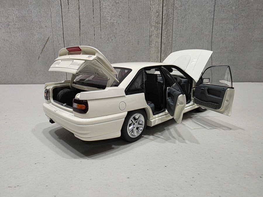 HOLDEN VN COMMODORE SS GROUP A DEVELOPMENT CAR - ALPINE WHITE - 1:18 SCALE DIECAST MODEL - BIANTE
