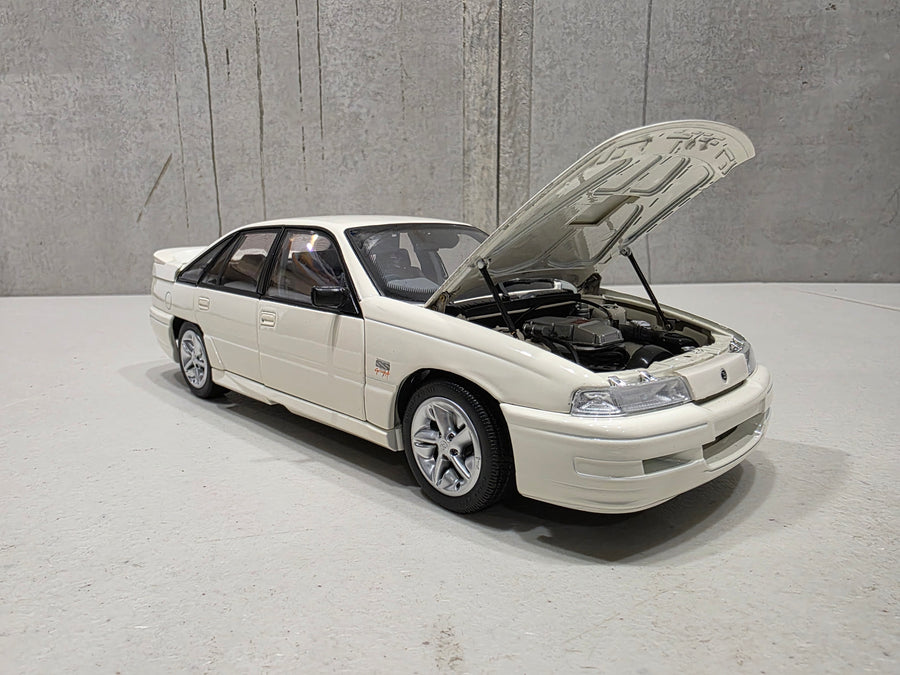 HOLDEN VN COMMODORE SS GROUP A DEVELOPMENT CAR - ALPINE WHITE - 1:18 SCALE DIECAST MODEL - BIANTE