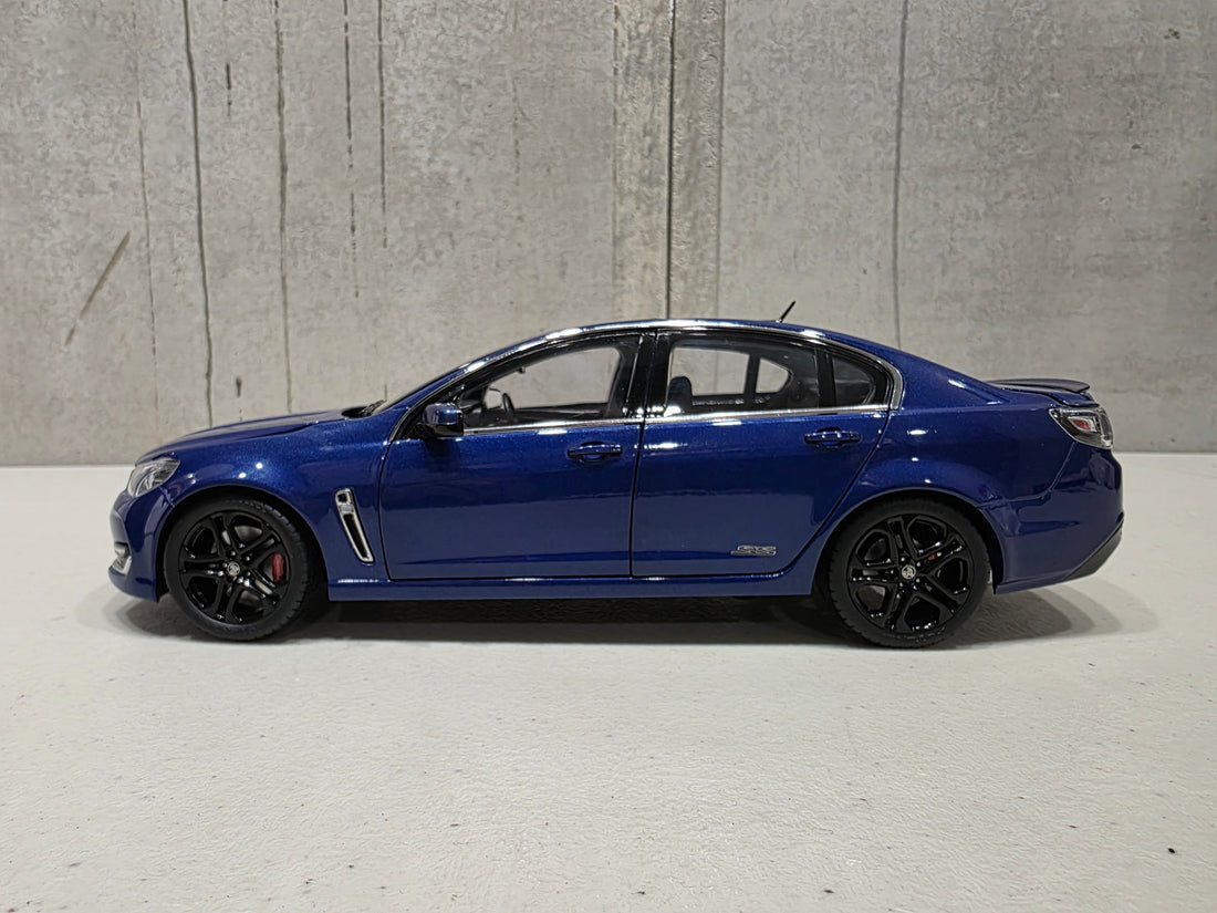 HOLDEN VF COMMODORE SSV REDLINE - SLIPSTREAM BLUE - 1:18 SCALE DIECAST MODEL - BIANTE