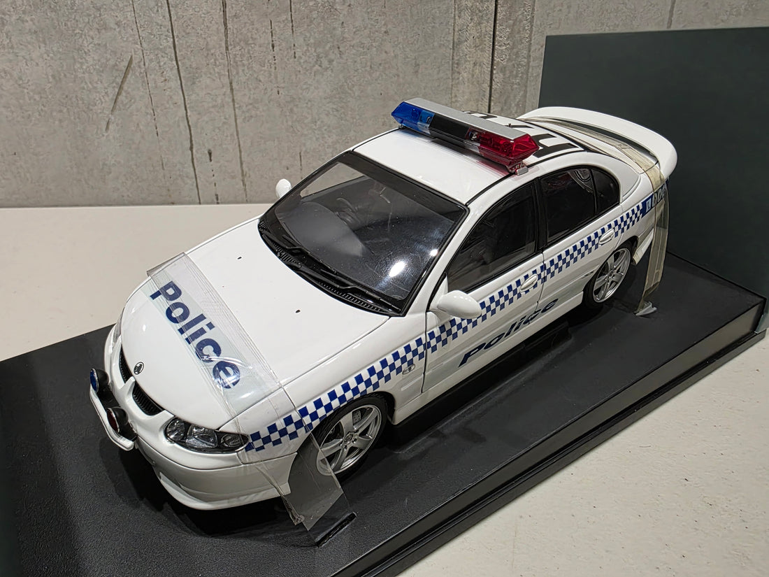 HOLDEN VX SS VICTORIAN POLICE CAR - 1:18 SCALE DIECAST MODEL - AUTOart